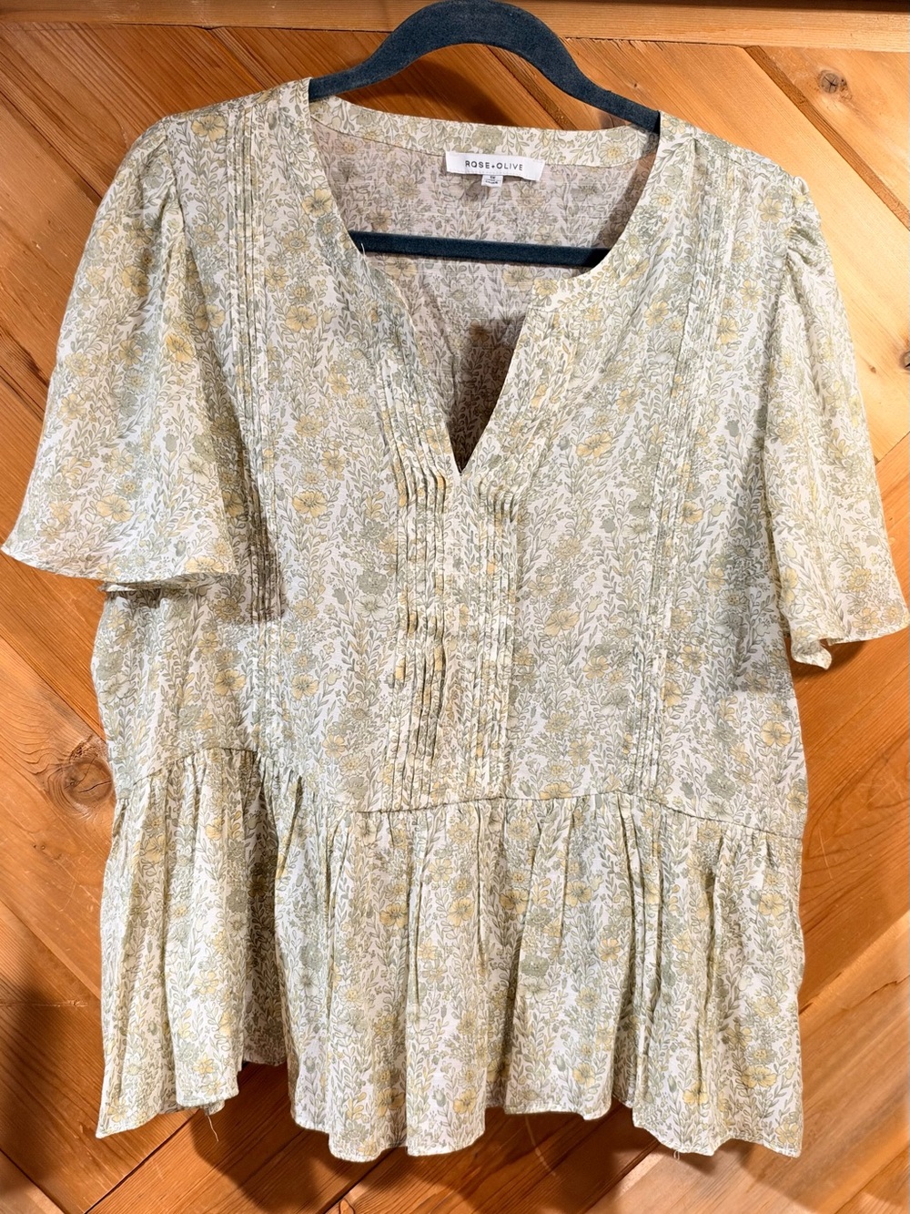 Rose & Olive Women's Floral Peplum Blouse- size 1X